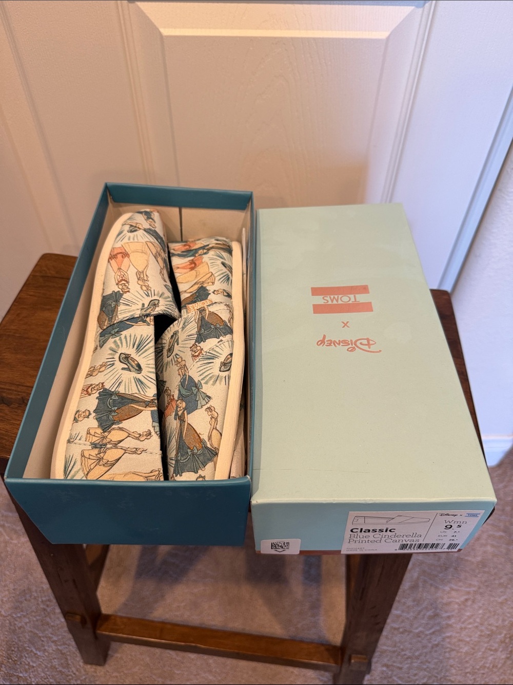 Toms x Disney Blue Cinderella Printed Shoes - women’s 9.5 NIB